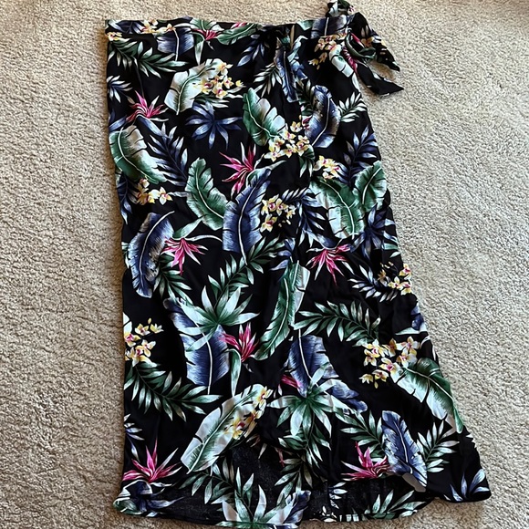 Womens wrap around long skirt - Picture 1 of 3